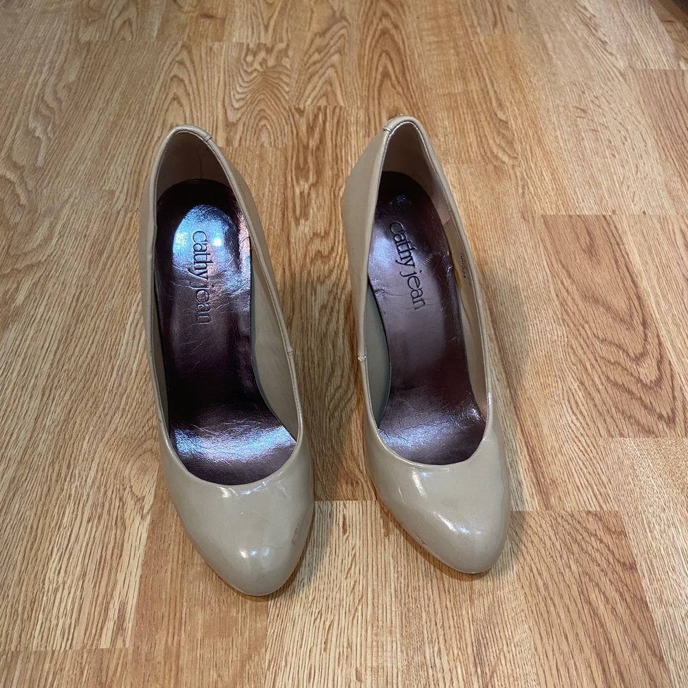 Cathy Jean Nude Closed Toe Heels